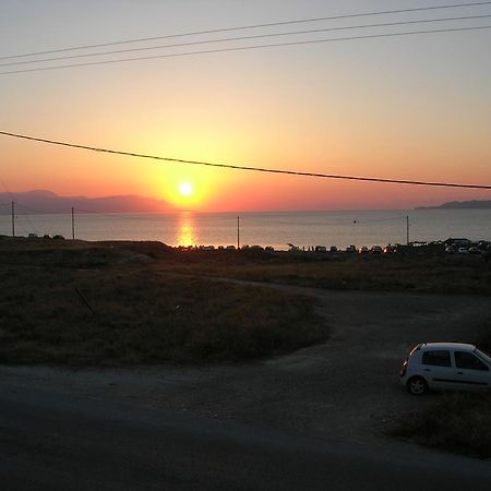 Apartment Next To The Sea In Poseidonia Posidhonia  Bagian luar foto