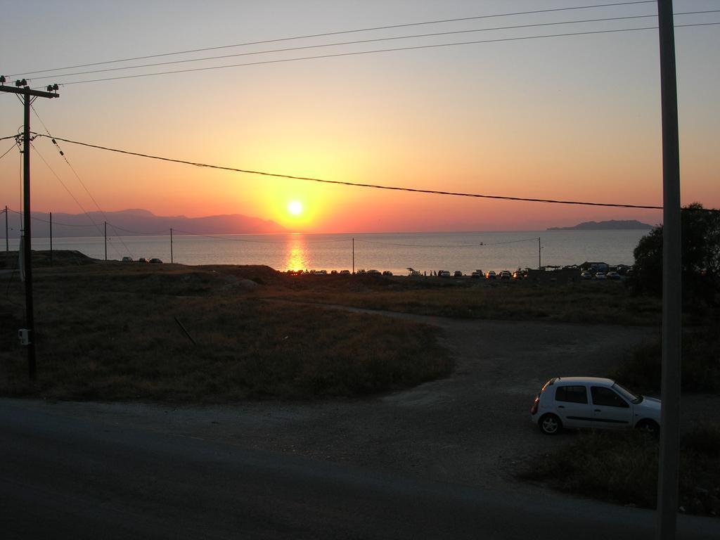 Apartment Next To The Sea In Poseidonia Posidhonia  Bagian luar foto